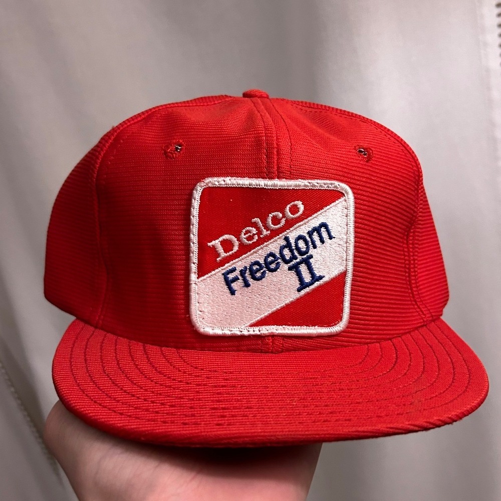 Vintage Delco Freedom II Patch Red Snapback Cap Trucker Hat USA Made Mens Large